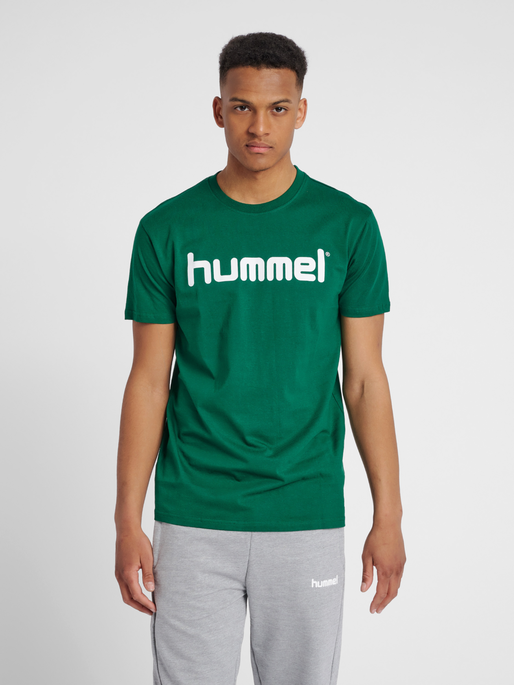 HMLGO COTTON LOGO T-SHIRT S/S, EVERGREEN, model
