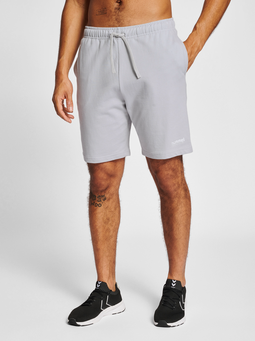 hmlLGC JEREMY SWEAT SHORTS, 2399, model