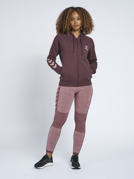 hmlNONI ZIP HOODIE, 8016, model