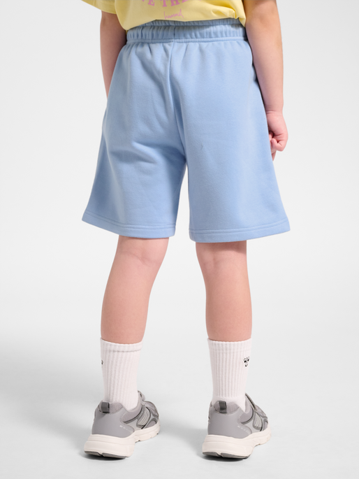 hmlJR SUMMER SWEAT SHORTS, SERENITY, model