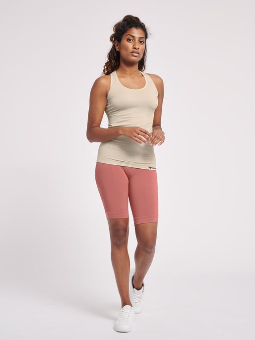 hmlTIF SEAMLESS CYLING SHORTS, 4494, model
