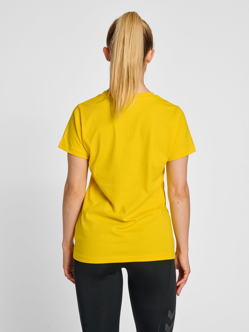 hmlRED HEAVY T-SHIRT S/S WOMAN, EMPIRE YELLOW, model