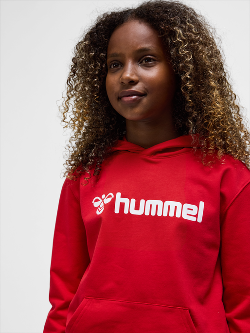hmlGO 2.0 LOGO HOODIE KIDS, TRUE RED, model