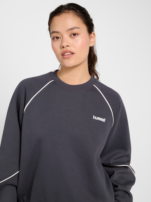 hmlKEEPER W BOXY PIPING CREWNECK, EBONY, model