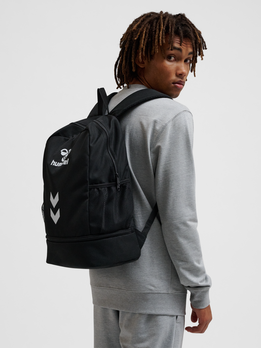 hmlESSENTIAL BACK PACK W. SC, BLACK, model