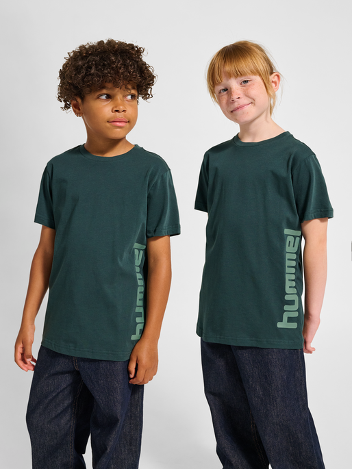 hmlPRINT T-SHIRT S/S, GREEN GABLES, model