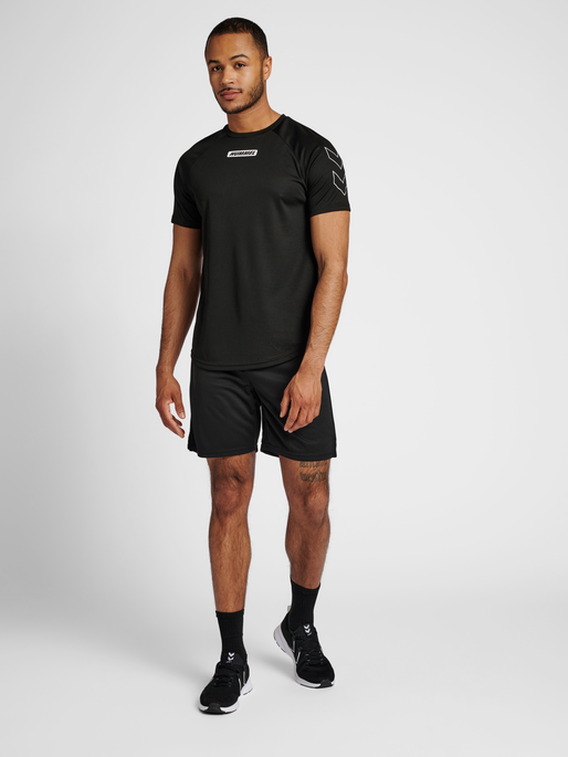 hmlTE TIHALT T-SHIRT, BLACK, model
