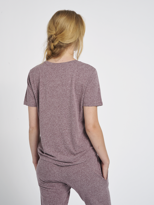 hmlZANDRA T-SHIRT, 8035, model