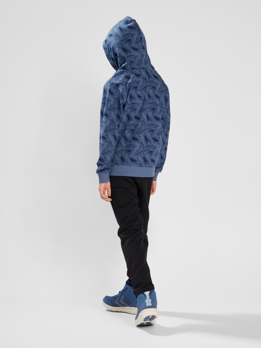 hmlGAIL PANTS, 2001, model