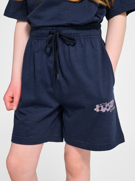 hmlJR LOOSE SET HS GRAPHIC, DRESS BLUES, model