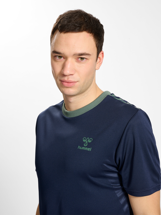 hmlSTALTIC POLY JERSEY S/S, MARINE/DUCK GREEN, model