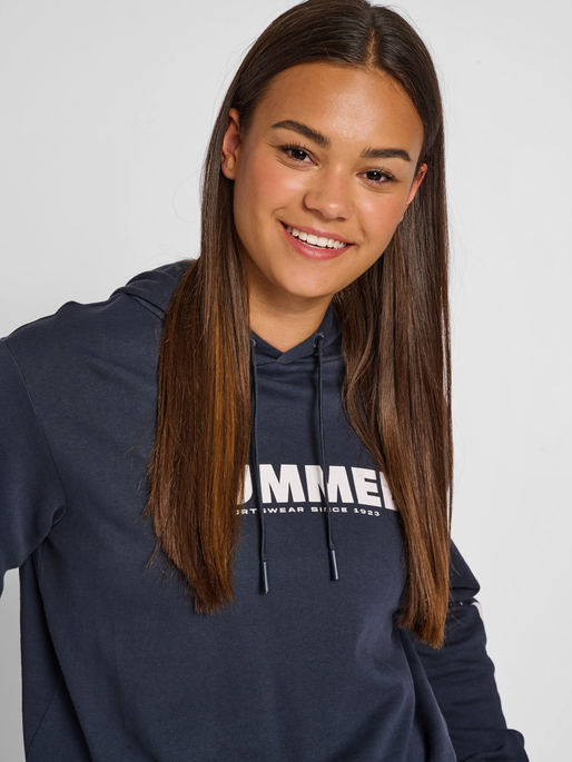 hmlLEGACY LOGO HOODIE, BLUE NIGHTS, model
