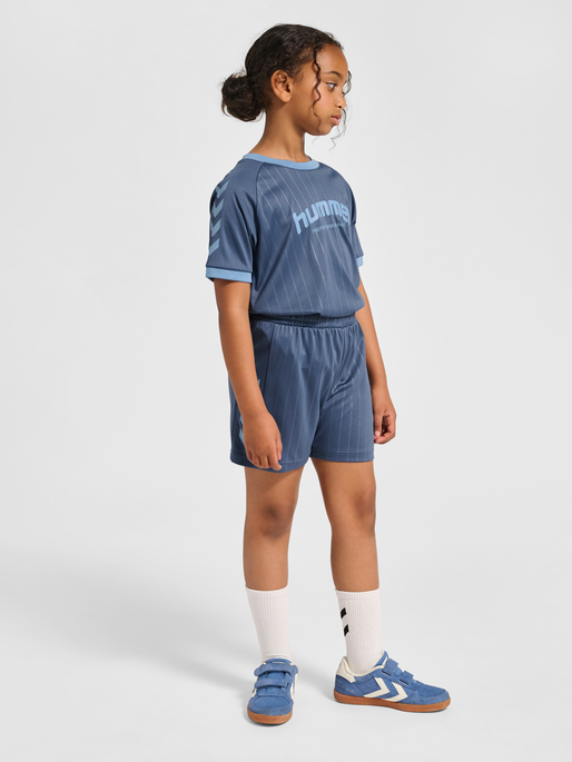 hmlJR GOAL STRIPE SHORTS, BERING SEA, model