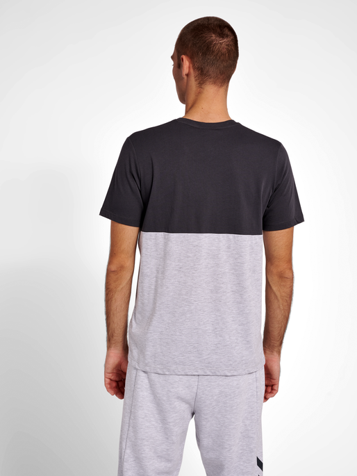 hmlLGC MANFRED T-SHIRT, 2010, model