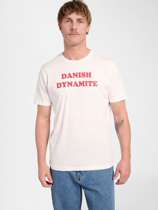 hmlPULSE GRAPHIC T-SHIRT S/S, WHITE/TANGO RED, model