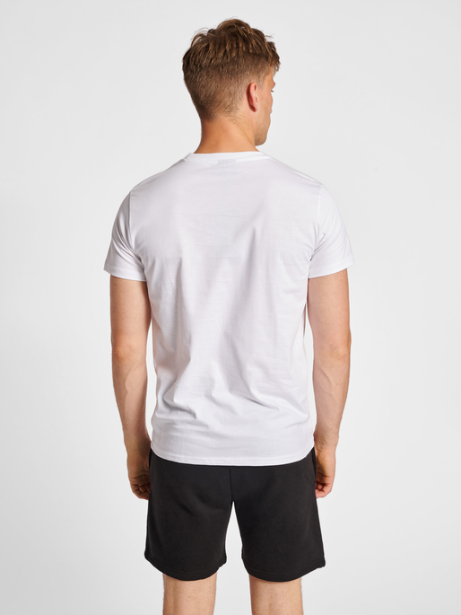 hmlRED HEAVY T-SHIRT S/S, WHITE, model
