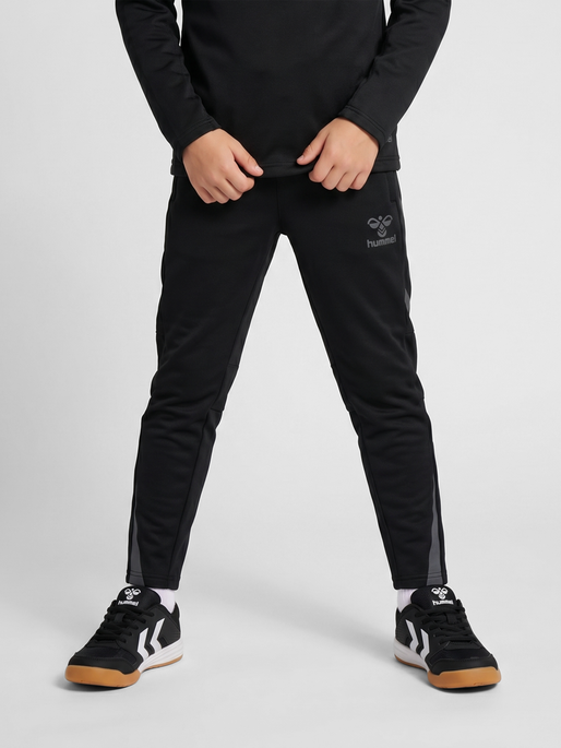 hmlBTC WINTER TRAINING PANTS KID, BLACK, model