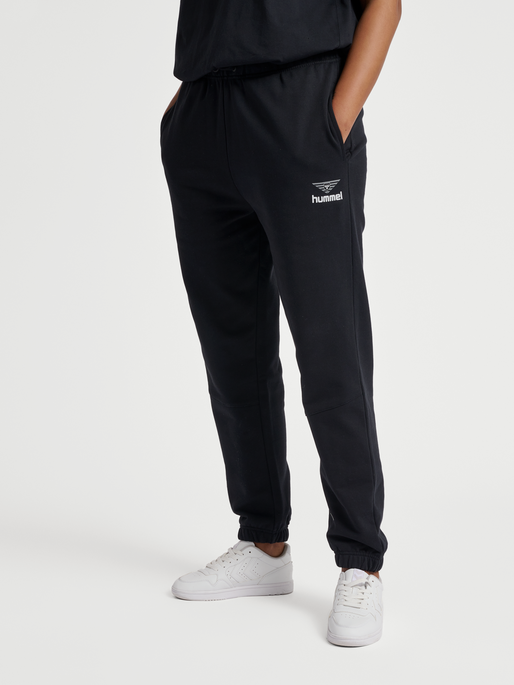 hmlHIVE WADE SWEATPANTS, BLACK, model