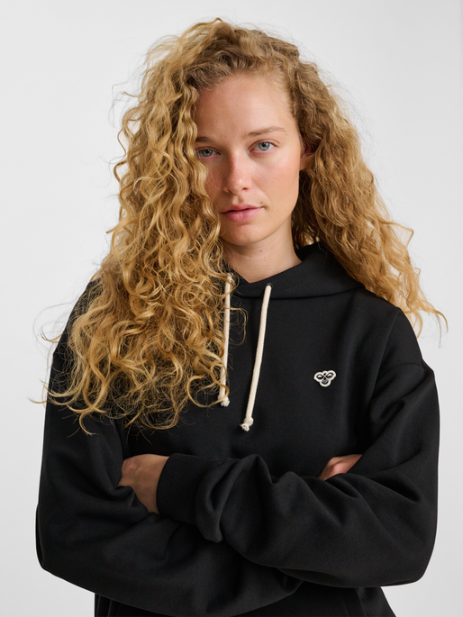 hmlLOOSE HOODIE BEE, BLACK, model