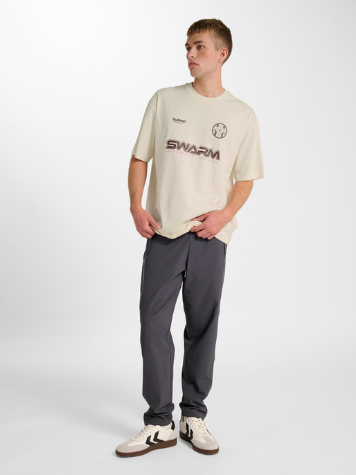 hmlLOOSE COTTON T-SHIRT S/S 23, TOFU, model