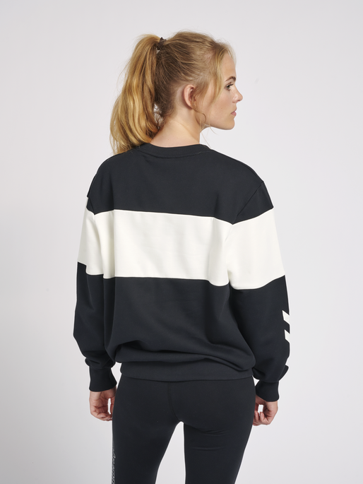 hmlLGC MUSA SWEATSHIRT, 2001, model
