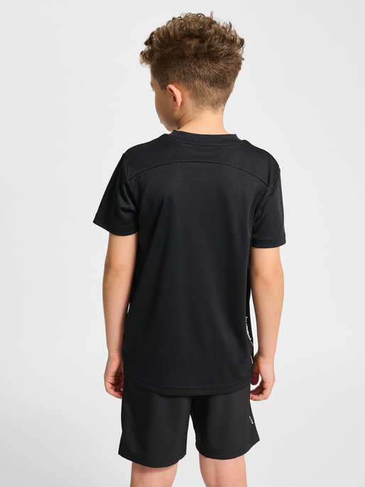hmlJR PULSE TRAINING T-SHIRT, BLACK, model