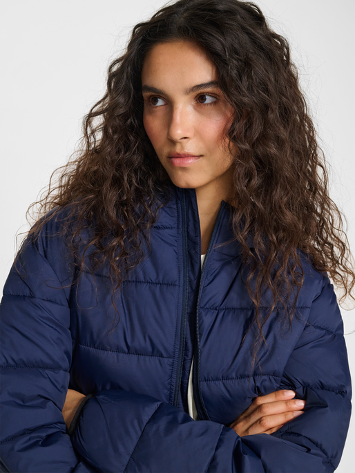 hmlLIGHTWEIGHT PUFFER JACKET, DRESS BLUES, model
