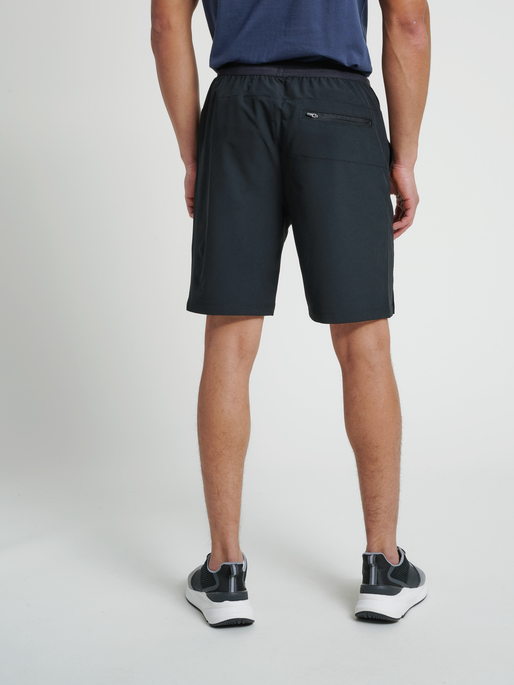 hmlTORIN SHORTS, 2001, model