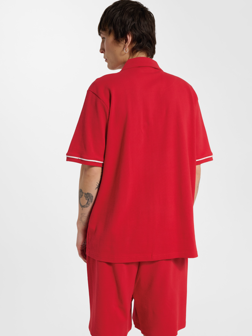 DBU 26 FAN KNITTED SHIRT, TANGO RED, model