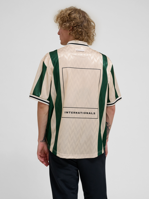 hmlLOOSE SOCCER JERSEY S/S, FOG, model