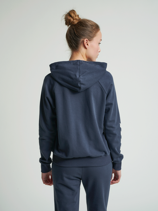 hmlNONI ZIP HOODIE, 7429, model
