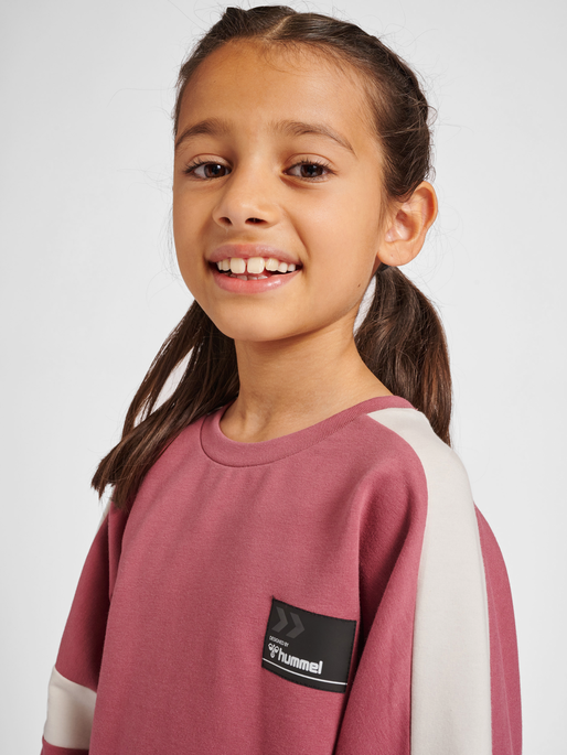 hmlMARLEE SWEATSHIRT, DECO ROSE, model