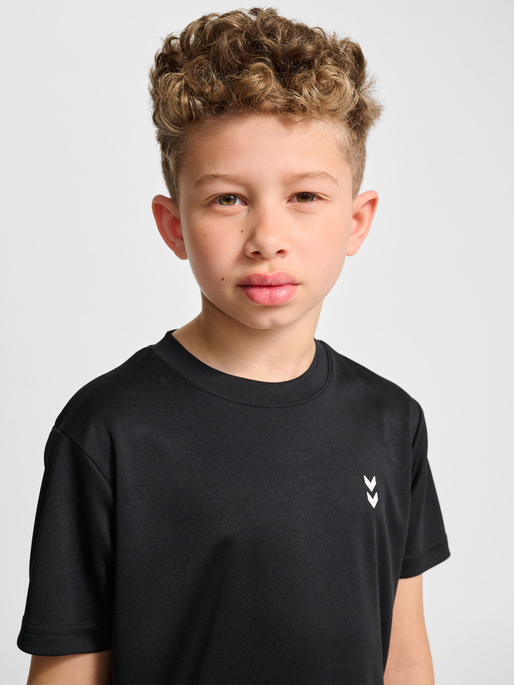 hmlJR PULSE TRAINING T-SHIRT, BLACK, model