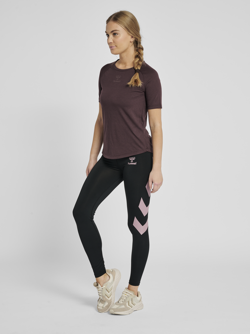 hmlVANJA T-SHIRT S/S, 8016, model