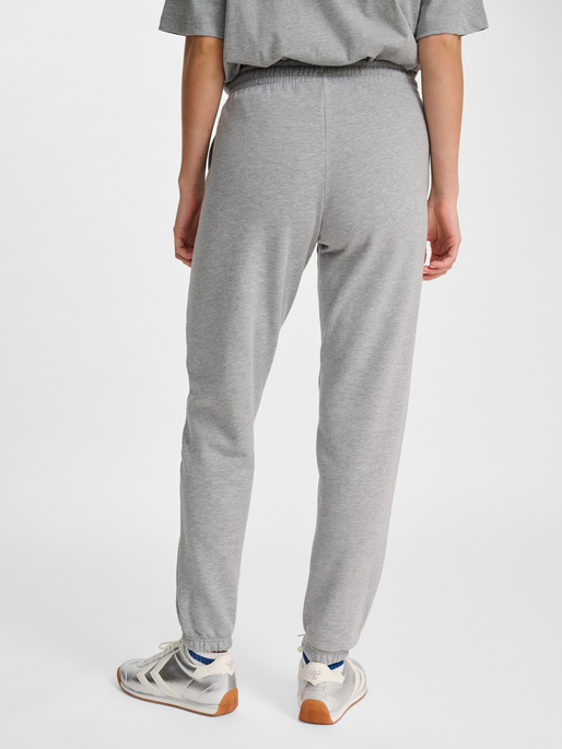 hmlREGULAR SWEATPANT BEE, GREY MELANGE, model