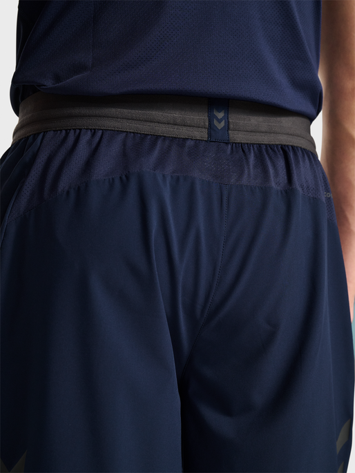 hmlPRO TRAINING SHORTS, MARINE, model