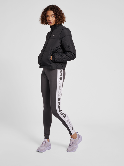 hmlSUKI PUFF JACKET, BLACK, model