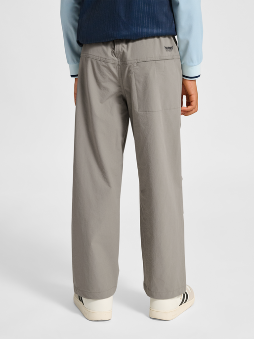 hmlJR STRETCH PANTS, ROCK RIDGE, model