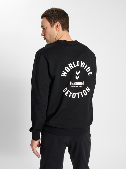 hmlLGC DEVOTION SWEATSHIRT, 2001, model