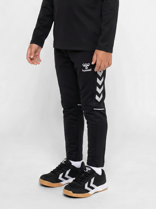 hmlCORE 2.0 TRAINING PANTS KIDS, BLACK/WHITE, model