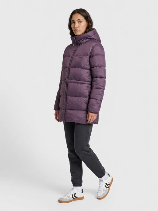 hmlMID LENGHT W PUFFER JACKET, BLACK PLUM, model