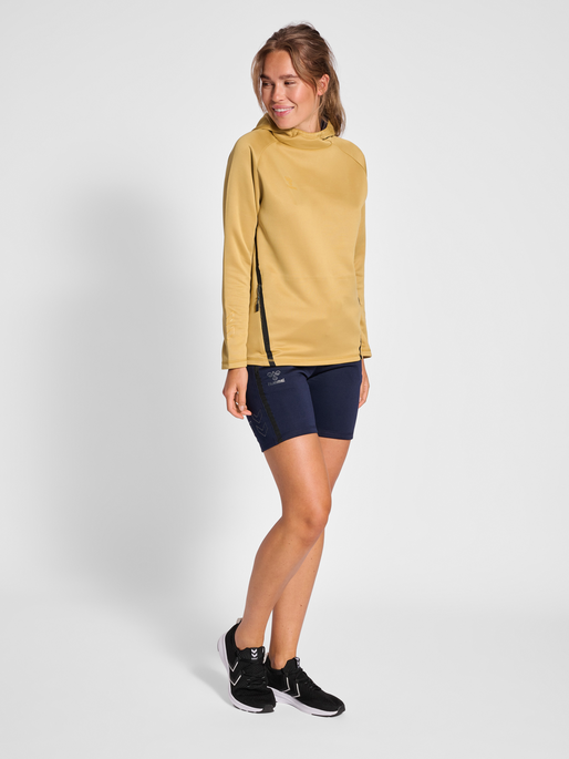 hmlCIMA XK SHORTS WOMAN, MARINE, model