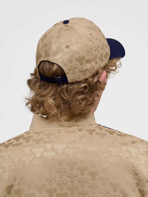 hmlBASEBALL CAP BEE AOP, CORNSTALK, model