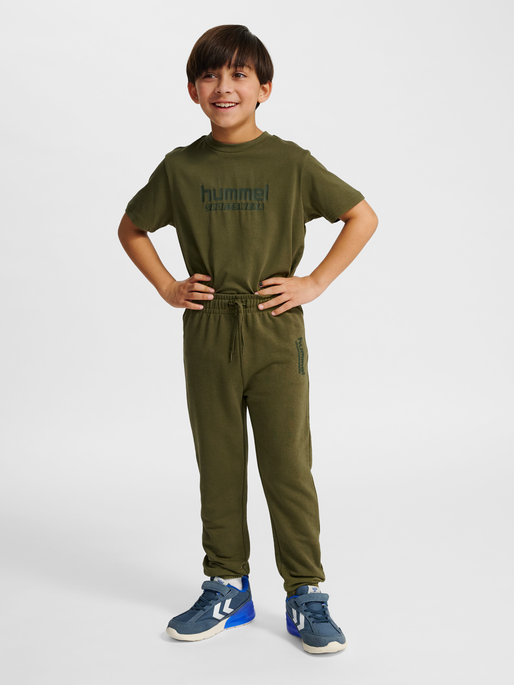 hmlJR BASE REGULAR PANTS, WINTER MOSS, model