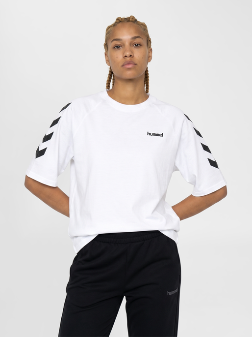 hmlKEEPER CHEVRON W T-SHIRT S/S, WHITE, model