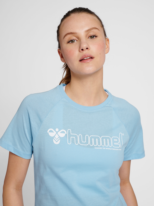 hmlNONI 2.0 T-SHIRT, PLACID BLUE, model