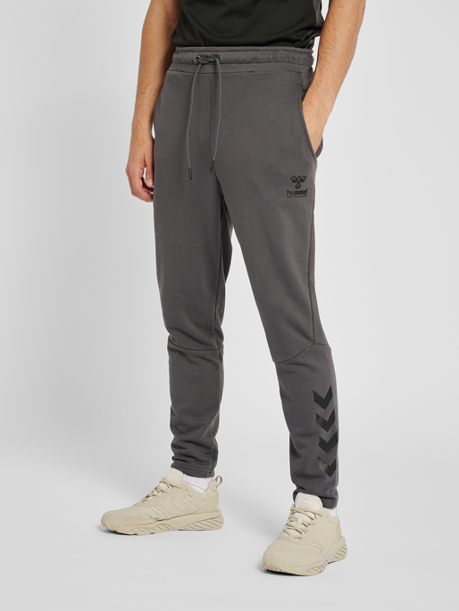 hmlISAM TAPERED PANTS, 1525, model