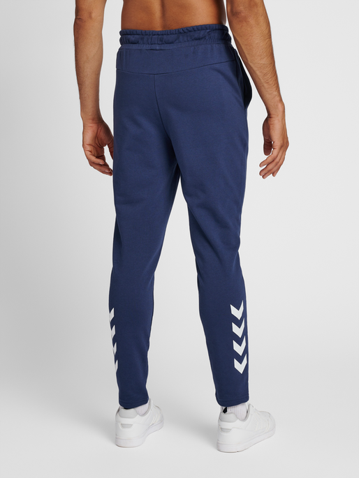 hmlISAM 2.0 TAPERED PANTS, PEACOAT, model