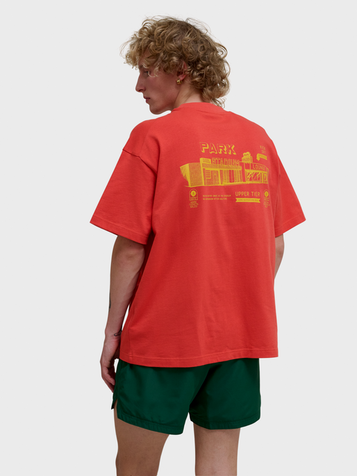 hmlLOOSE T-SHIRT S/S BEES STADIUM, PAPRIKA, model