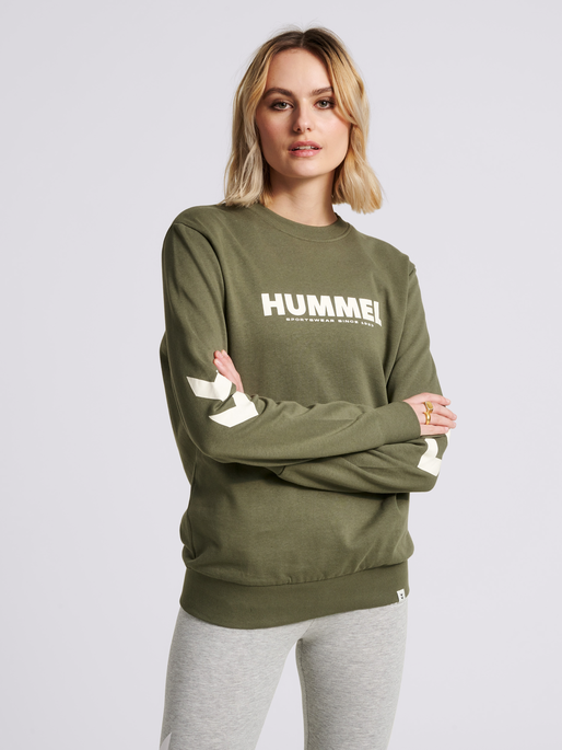 hmlLEGACY SWEATSHIRT, BEETLE, model
